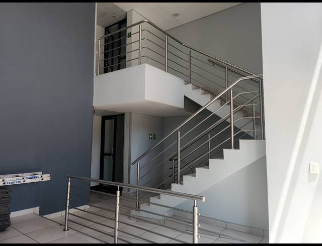 697M² OFFICE TO LET IN RANDJESPARK